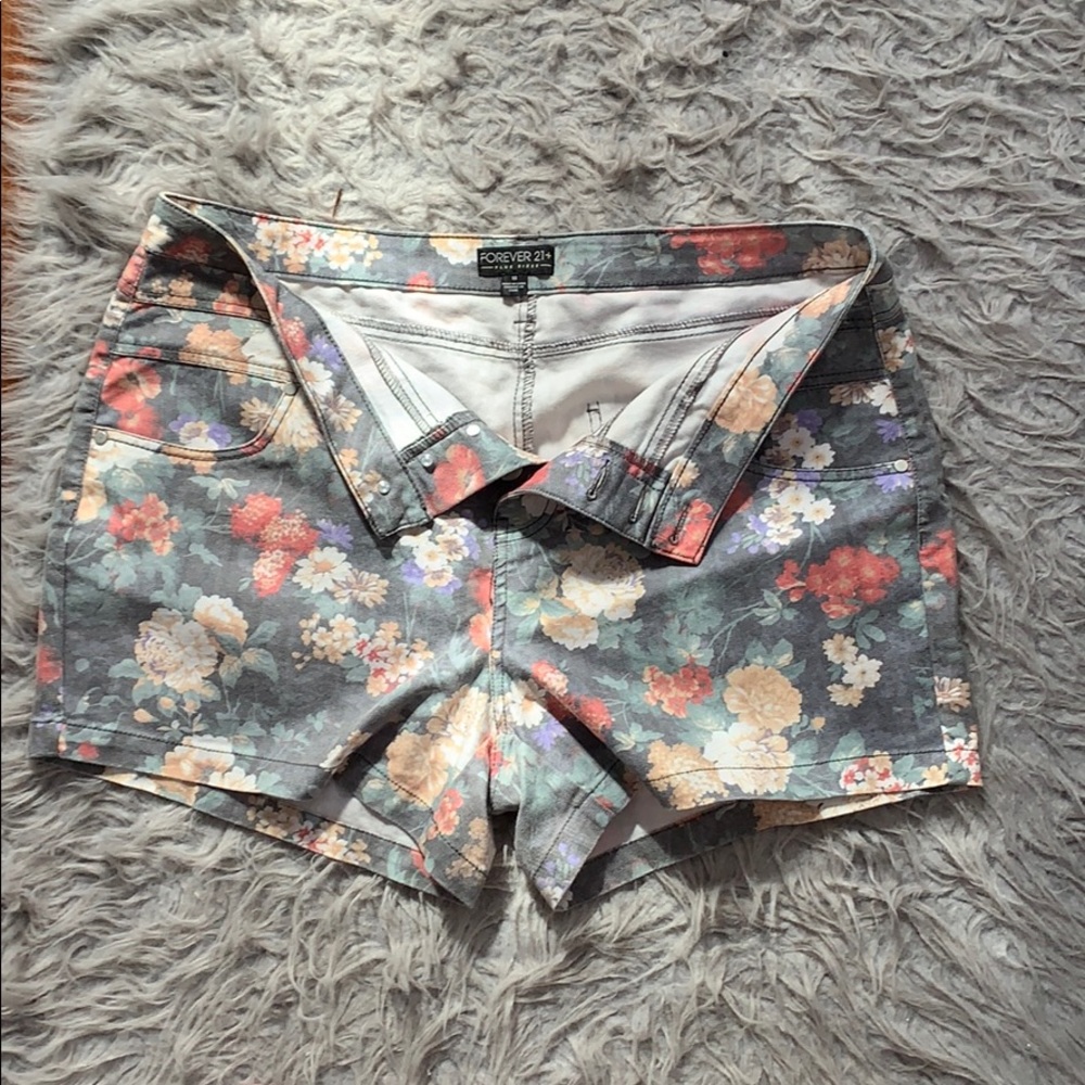 High Waisted Floral Denim Shorts - NEVER WORN!